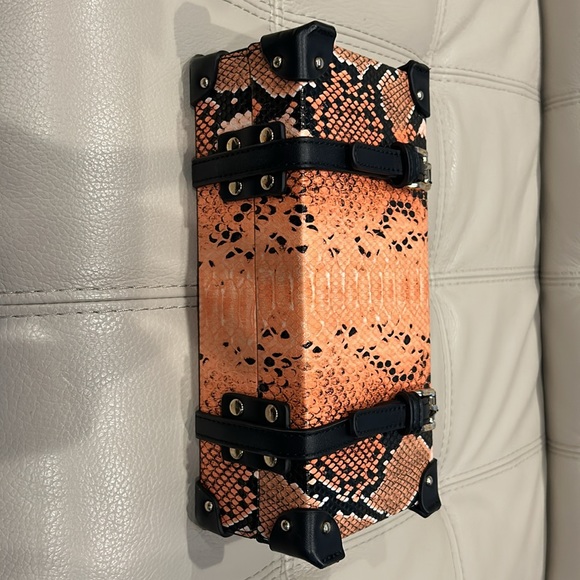 Purse - Picture 3 of 3